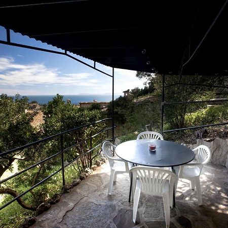 Petite Maison De Vacance Vue Mer Le Lavandou Bagian luar foto